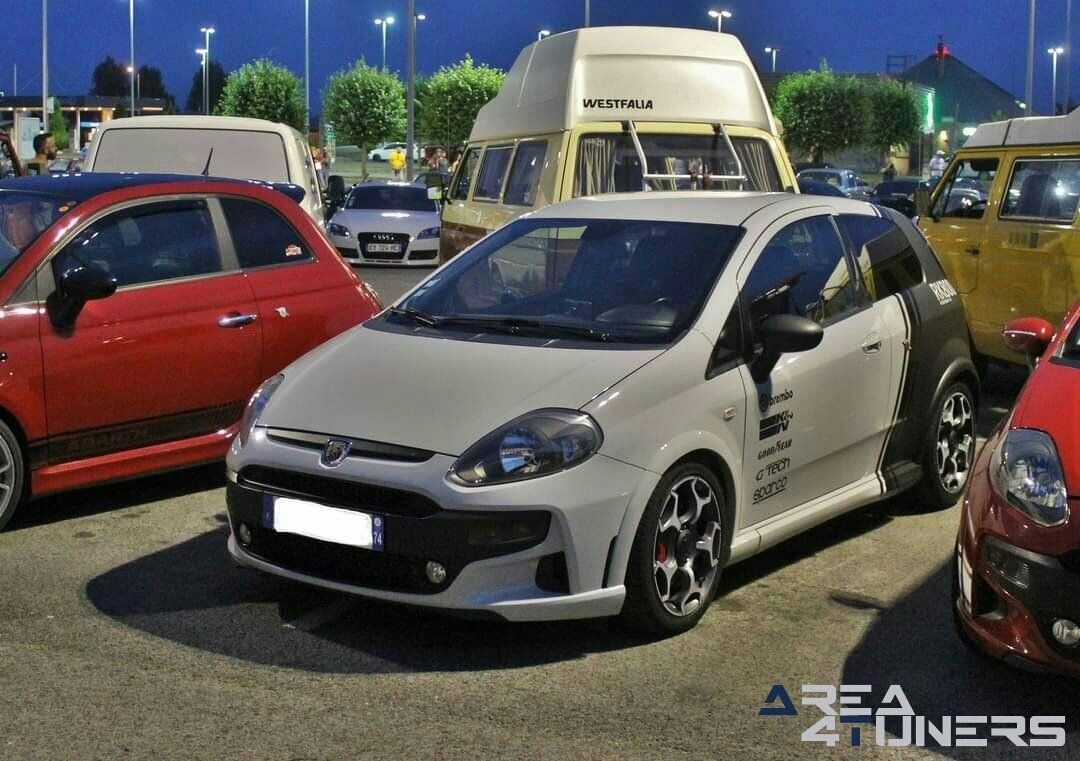 Rasso Team Static 2020
Imagen del reportaje de la revista Tuning Area4tuners.es, de la
concentración de coches Tuning del año 2020 en Romilly Sud Seine Francia