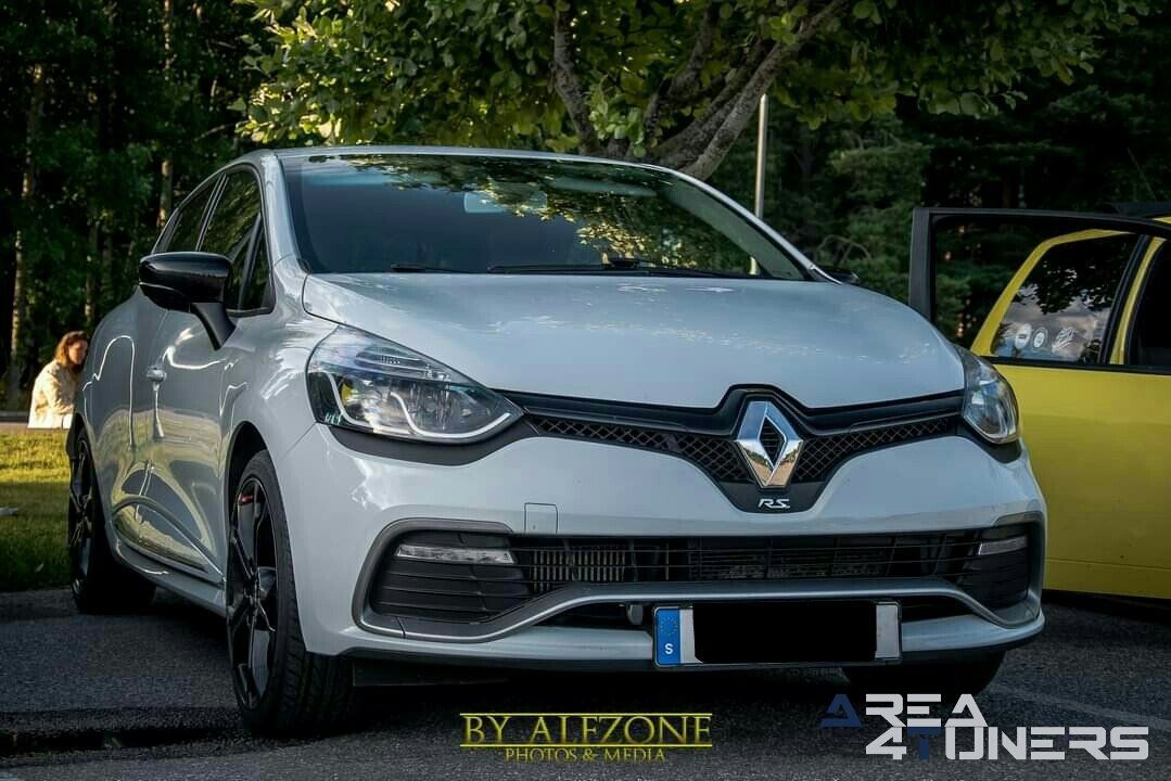 Team Carmeet Vastmaland
Imagen del reportaje de la revista Tuning Area4tuners.es, de la
concentración de coches Tuning del año 2020 en Västeras Suecia