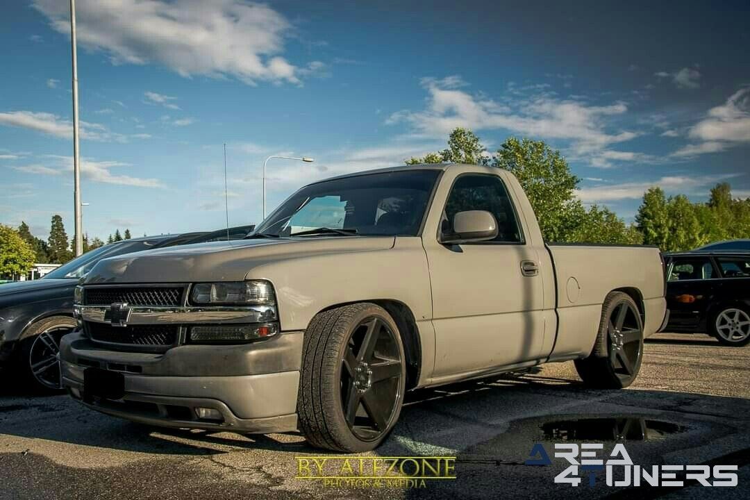 Team Carmeet Vastmaland
Imagen del reportaje de la revista Tuning Area4tuners.es, de la
concentración de coches Tuning del año 2020 en Västeras Suecia