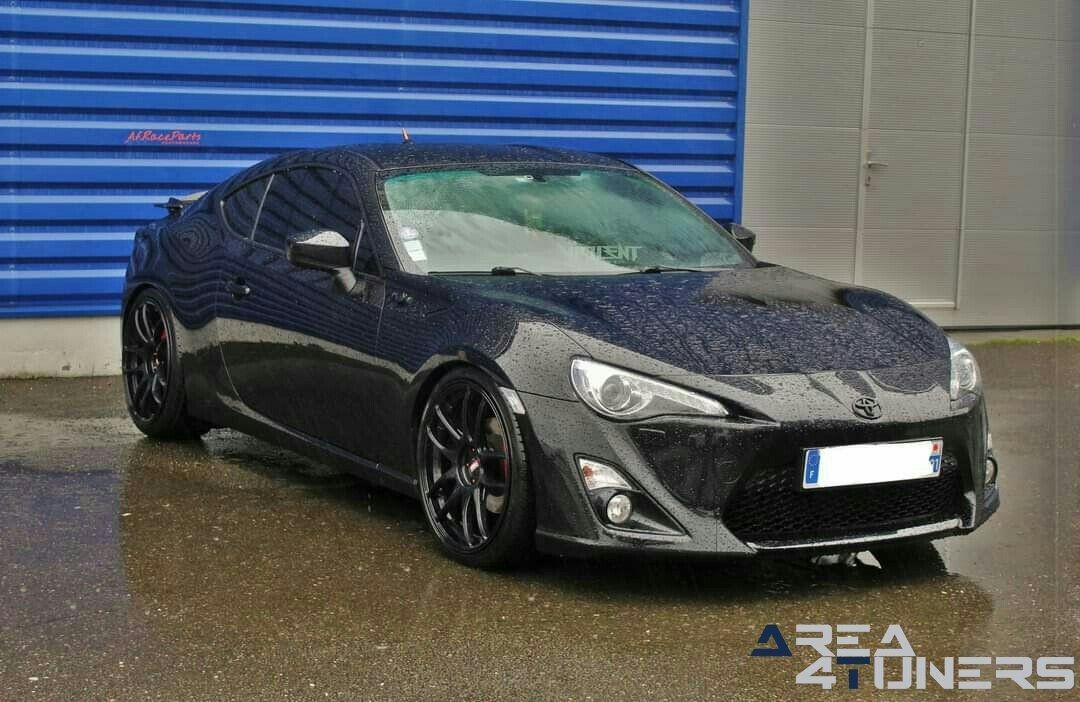 Low Art París
Imagen del reportaje de la revista Tuning Area4tuners.es, de la
concentración de coches Tuning del año 2020 en París Francia