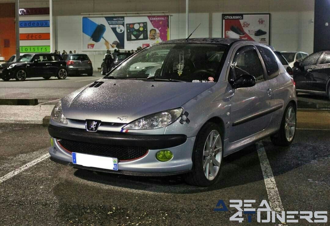 Team Static Sur
Imagen del reportaje de la revista Tuning Area4tuners.es, de la
concentración de coches Tuning del año 2020 en Romilly Sud Seine Francia