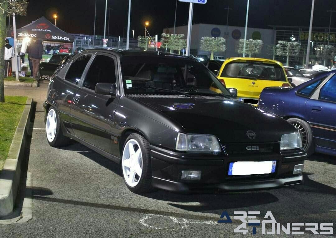 Team Static Sur
Imagen del reportaje de la revista Tuning Area4tuners.es, de la
concentración de coches Tuning del año 2020 en Romilly Sud Seine Francia
