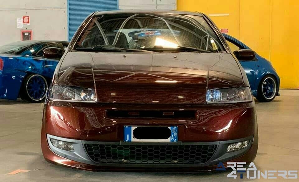 Expo Tuning Torino 2020
Imagen del reportaje de la revista Tuning Area4tuners.es, de la
concentración de coches Tuning del año 2020 en Turín Italia