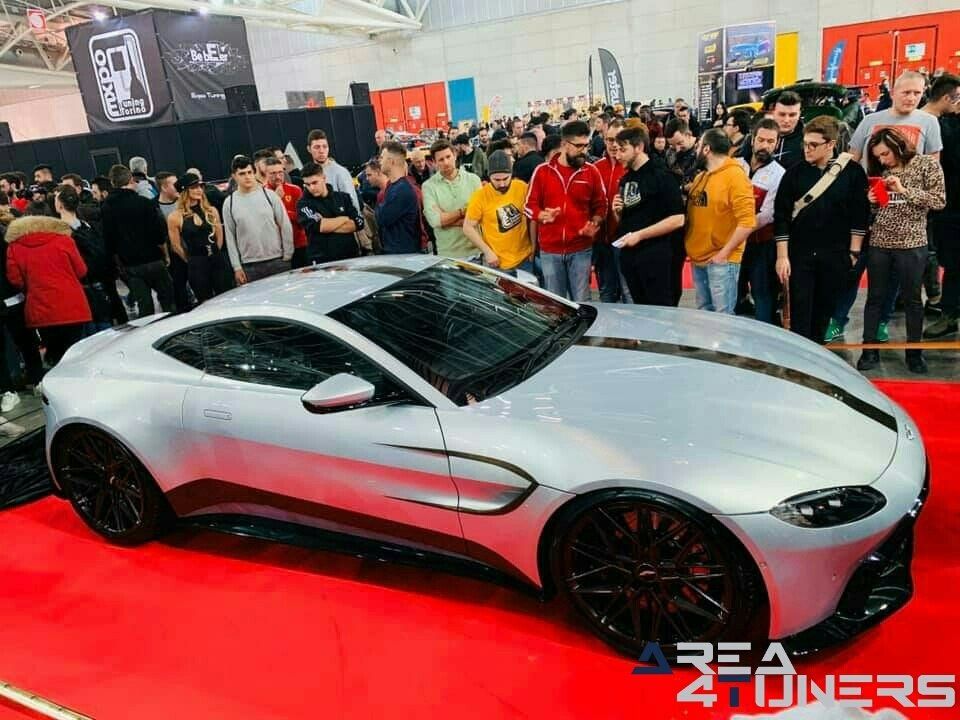 Expo Tuning Torino 2020
Imagen del reportaje de la revista Tuning Area4tuners.es, de la
concentración de coches Tuning del año 2020 en Turín Italia