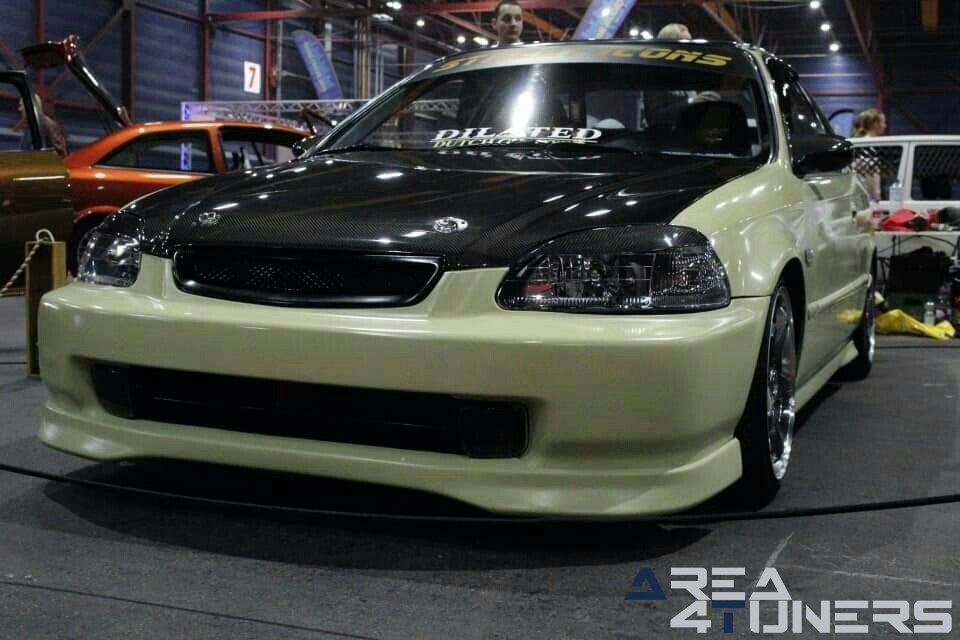 Racing Expo 2020
Imagen del reportaje de la revista Tuning Area4tuners.es, de la
concentración de coches Tuning del año 2020 en Leeuwarden Holanda