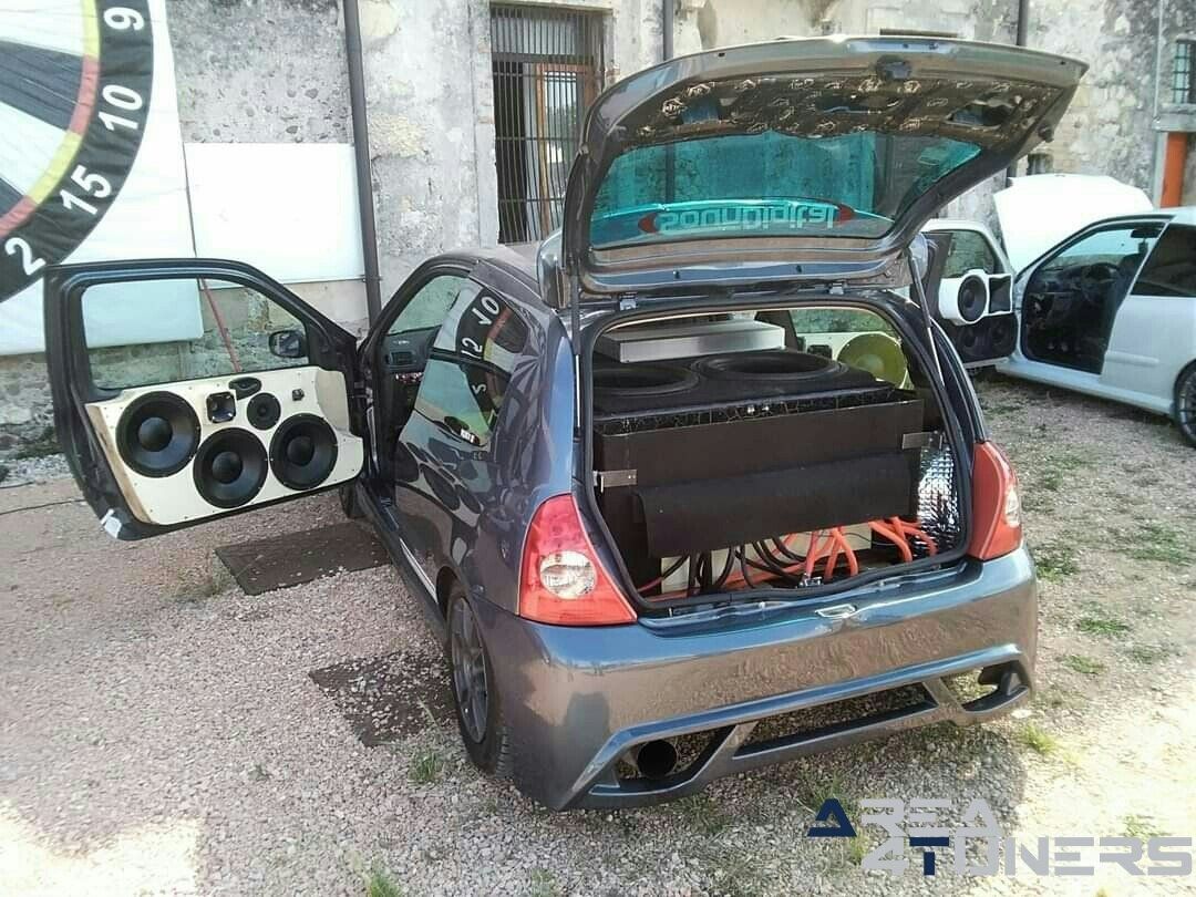 Raduno Dian Coppe
Imagen del reportaje de la revista Tuning Area4tuners.es, de la
concentración de coches Tuning del año 2020 en Veneto Italia