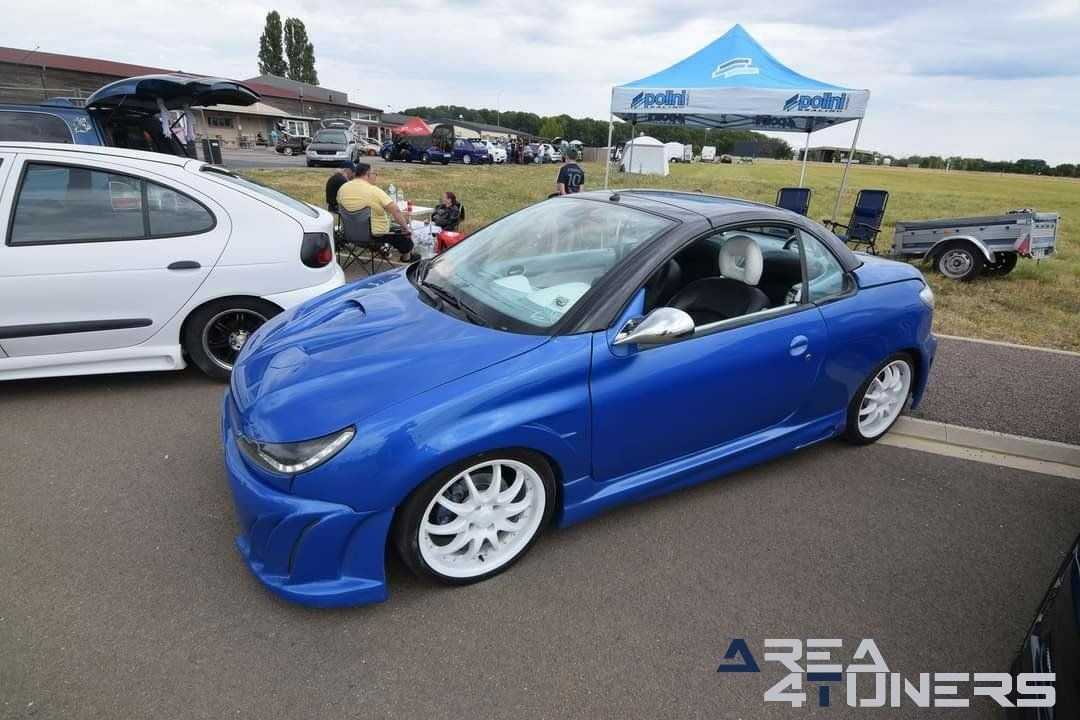 Irresistible Car 52
Imagen del reportaje de la revista Tuning Area4tuners.es, de la
concentración de coches Tuning del año 2020 enMontigny Le Roi Francia