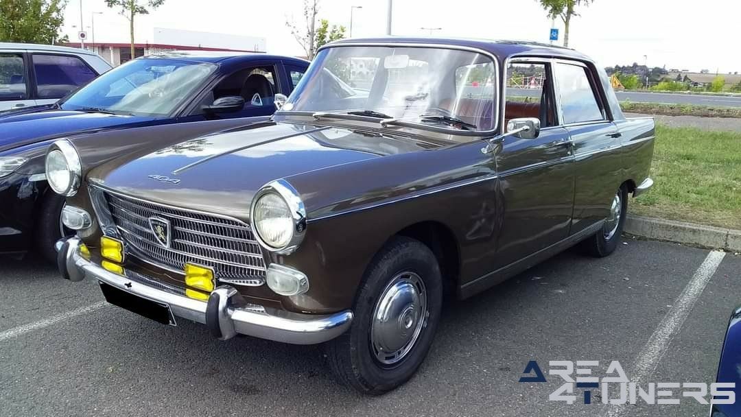 Prelude El Annee
Imagen del reportaje de la revista Tuning Area4tuners.es, de la
concentración de coches Tuning del año 2020 en Bourges Francia