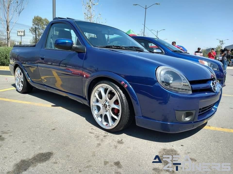 Meet Tokio Racing Team