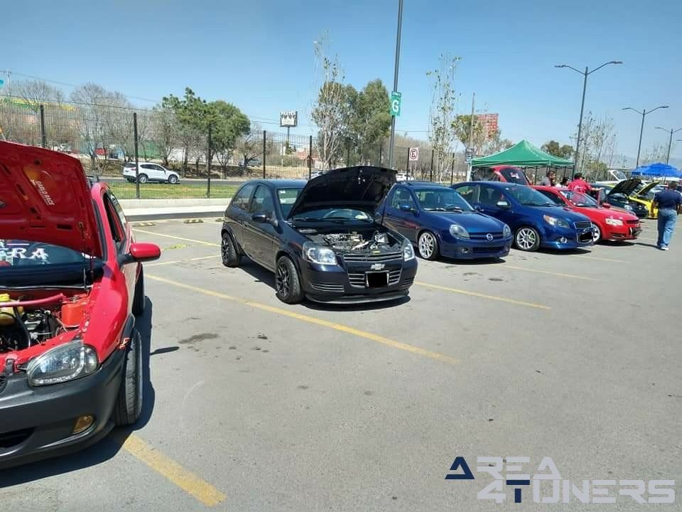 Meet Tokio Racing Team