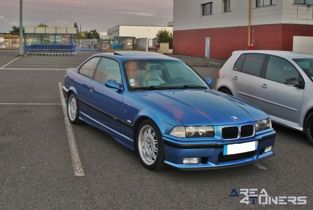 Scrappers A Phitiviers
Imagen del reportaje de la revista Tuning Area4tuners.es, de la
concentración de coches Tuning del año 2020 en Phitiviers Francia