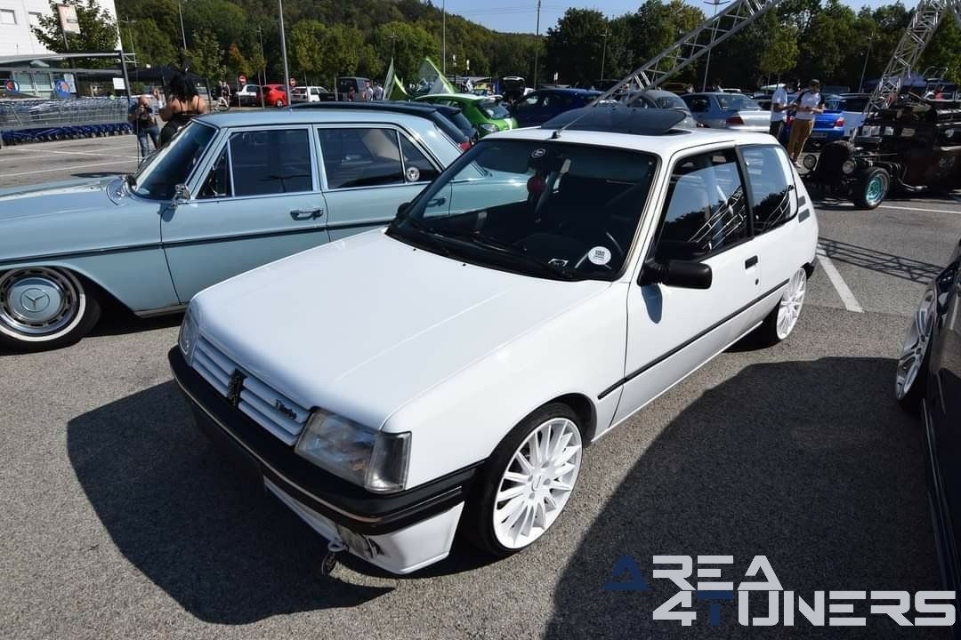 Low Life Style 2020
Imagen del reportaje de la revista Tuning Area4tuners.es, de la
concentración de coches Tuning del año 2020 en Chaumont Francia