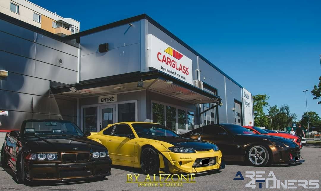 Carfamilyswe Gellerasen
Imagen del reportaje de la revista Tuning Area4tuners.es, de la concentración de coches Tuning del año 2021 en Gellerasen, Suecia