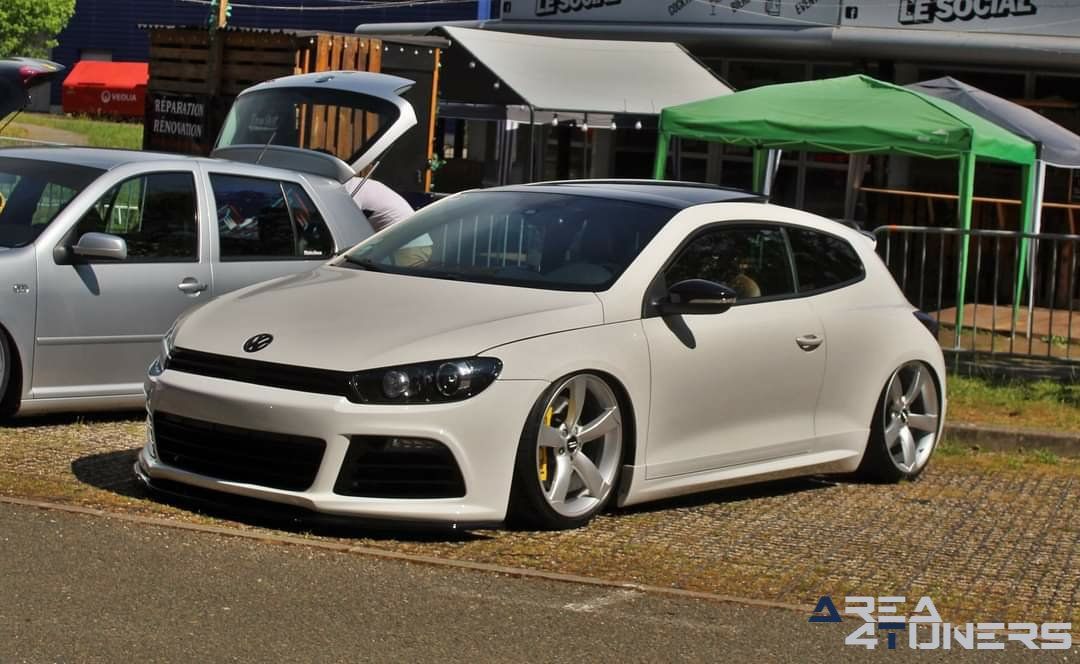 Meeting Low Art 2k21
Imagen del reportaje de la revista Tuning Area4tuners.es, de la concentración de coches Tuning del año 2021 en París Francia