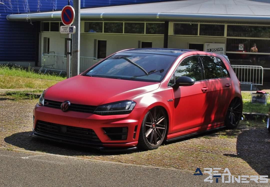 Meeting Low Art 2k21
Imagen del reportaje de la revista Tuning Area4tuners.es, de la concentración de coches Tuning del año 2021 en París Francia