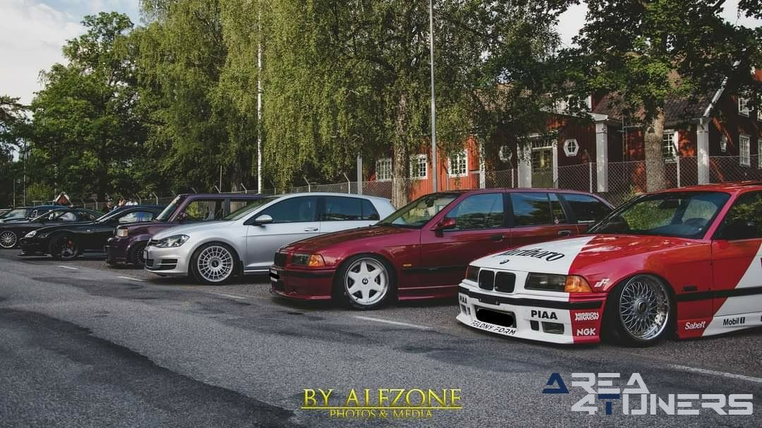 Barva Bygdegard 2k21
Imagen del reportaje de la revista Tuning Area4tuners.es, de la
concentración de coches Tuning del año 2021 en Bygdegard Suecia