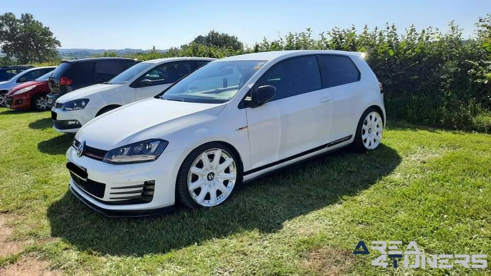 Cantal Motor Show 2021
Imagen del reportaje de la revista Tuning Area4tuners.es, de la
concentración de coches Tuning del año 2021 en Cantal Francia