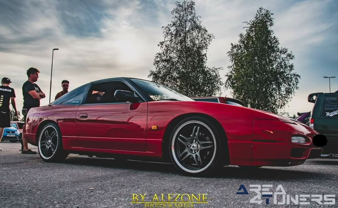 Lägesta 2021
Imagen del reportaje de la revista Tuning Area4tuners.es, de la
concentración de coches Tuning del año 2021 en Lägesta Suecia