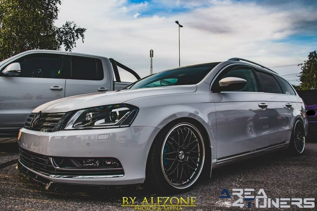 Lägesta 2021
Imagen del reportaje de la revista Tuning Area4tuners.es, de la
concentración de coches Tuning del año 2021 en Lägesta Suecia