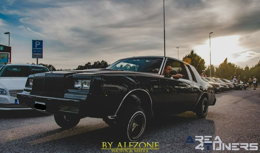 Lägesta 2021
Imagen del reportaje de la revista Tuning Area4tuners.es, de la
concentración de coches Tuning del año 2021 en Lägesta Suecia