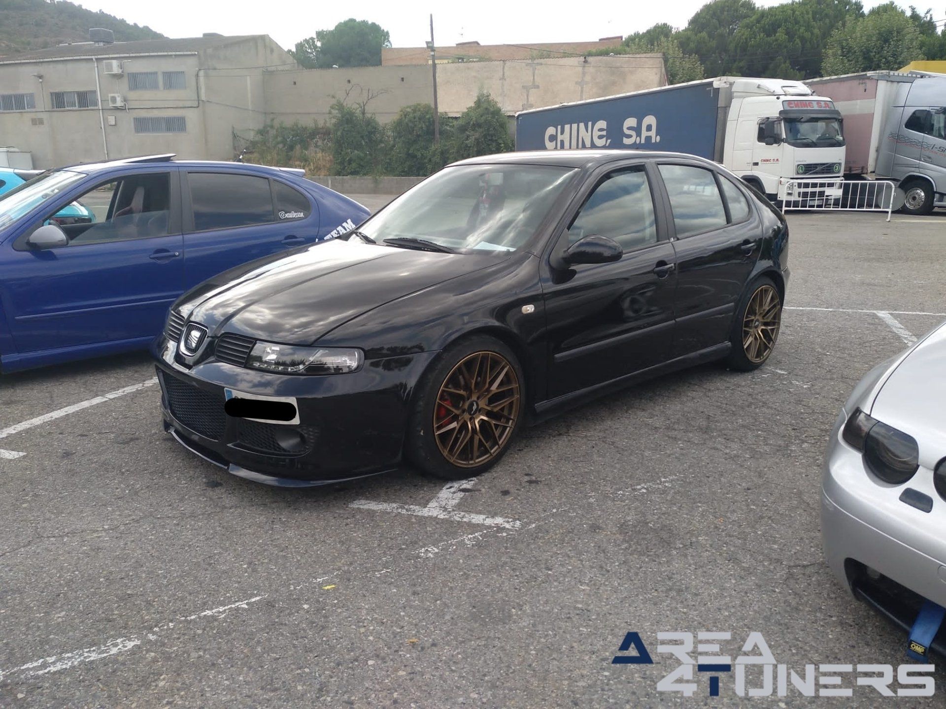 1er Benefic Motor Show Mequinenza
Imagen del reportaje de la revista Tuning Area4tuners.es, de la concentración de coches Tuning del año 2021 en Mequinenza, Zaragoza, España