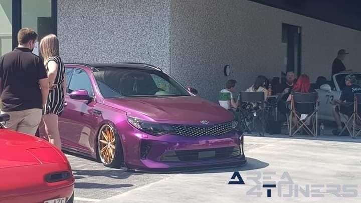 Back To The Roots
Imagen del reportaje de la revista Tuning Area4tuners.es, de la
concentración de coches Tuning del año 2021 en Rochesterlarn Bélgica