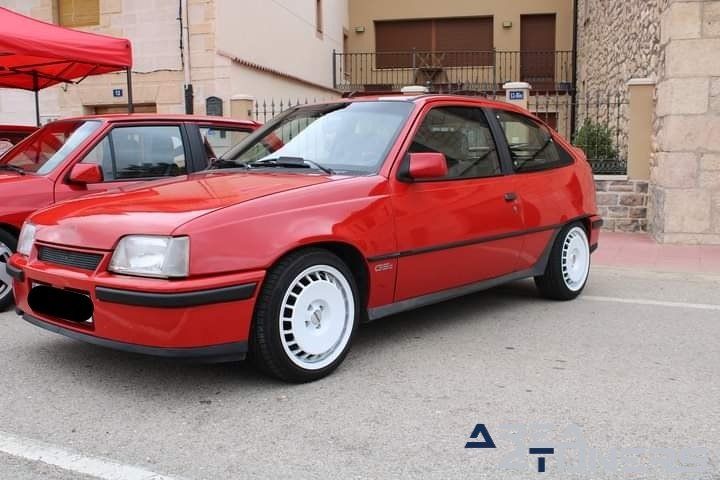 Kdd Santa María Ribarredonda
Imagen del reportaje de la revista Tuning Area4tuners.es, de la concentración de coches Tuning del año 2021 en Santa María Ribarredonda, Burgos, España