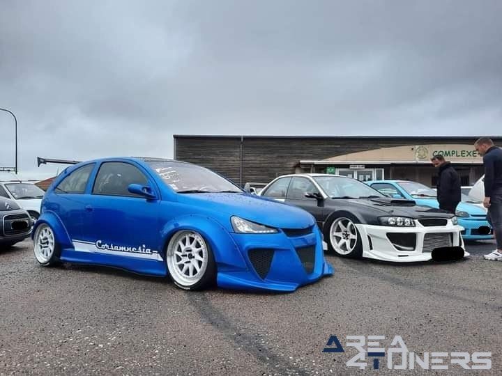 Irresistible 52
Imagen del reportaje de la revista Tuning Area4tuners.es, de la
concentración de coches Tuning del año 2021 en Montigny Le Roi Francia