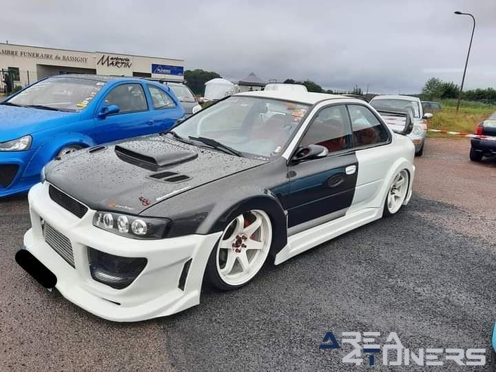 Irresistible 52
Imagen del reportaje de la revista Tuning Area4tuners.es, de la
concentración de coches Tuning del año 2021 en Montigny Le Roi Francia