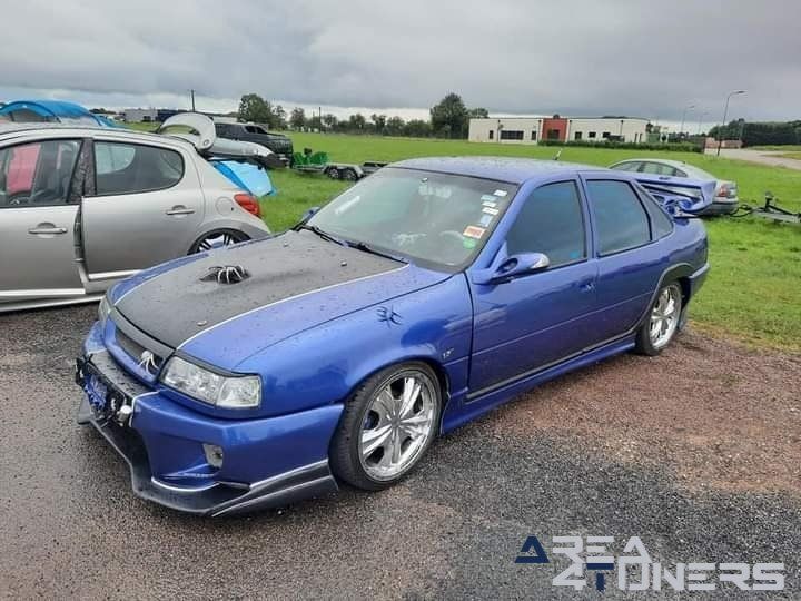 Irresistible 52
Imagen del reportaje de la revista Tuning Area4tuners.es, de la
concentración de coches Tuning del año 2021 en Montigny Le Roi Francia