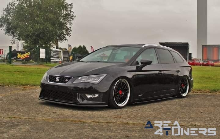 Vw Sunday Circuit Clastres
Imagen del reportaje de la revista Tuning Area4tuners.es, de la
concentración de coches Tuning del año 2021 en Clastres Francia