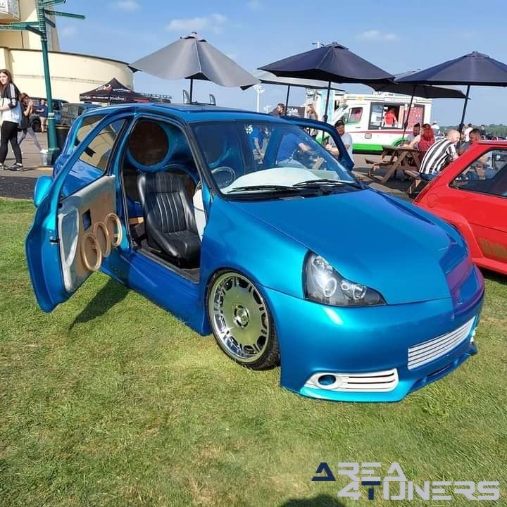 Max Power Meet
Imagen del reportaje de la revista Tuning Area4tuners.es, de la
concentración de coches Tuning del año 2021 en Towcester Inglaterra