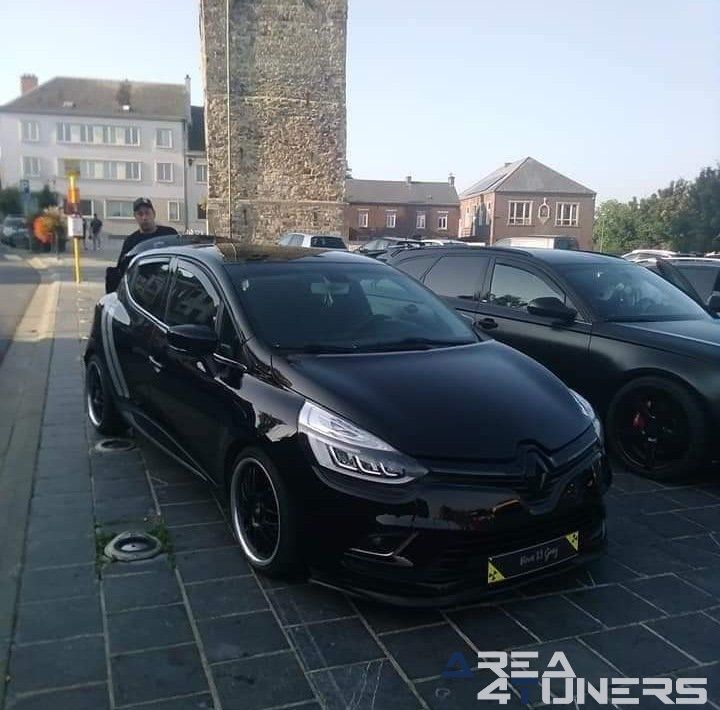 Meeting Evolution Team
Imagen del reportaje de la revista Tuning Area4tuners.es, de la
concentración de coches Tuning del año 2021 en Anderlues Bélgica