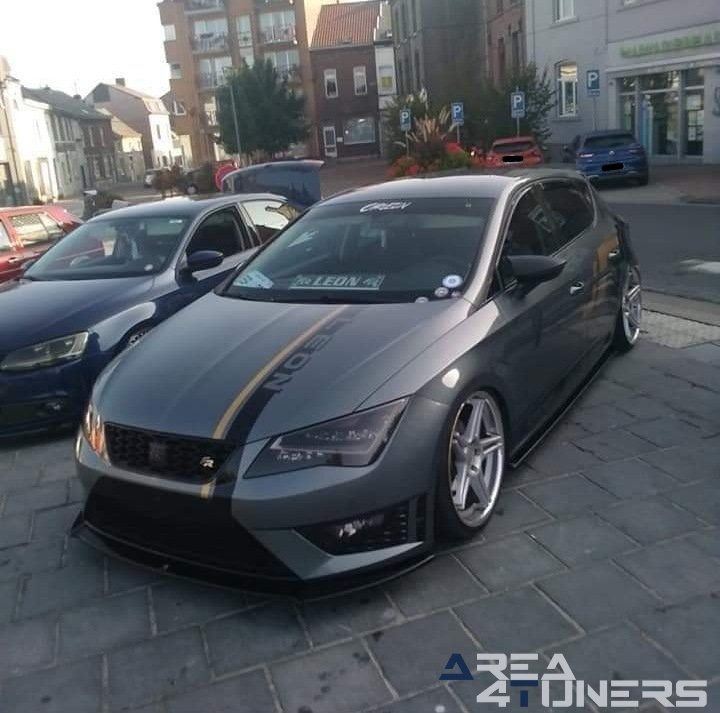 Meeting Evolution Team
Imagen del reportaje de la revista Tuning Area4tuners.es, de la
concentración de coches Tuning del año 2021 en Anderlues Bélgica