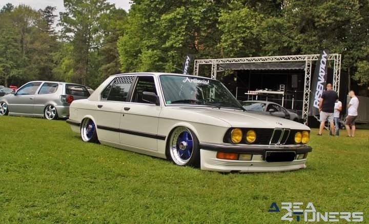 Risenation France
Imagen del reportaje de la revista Tuning Area4tuners.es, de la
concentración de coches Tuning del año 2021 en Pouges Les Eaux Francia