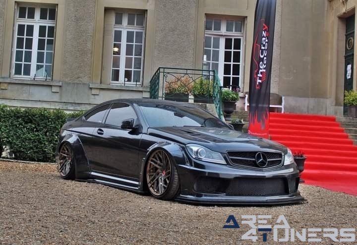 Crazy Racers
Imagen del reportaje de la revista Tuning Area4tuners.es, de la
concentración de coches Tuning del año 2021 en Chaumont En Vexis Francia