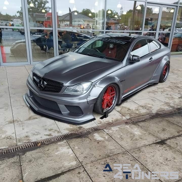 5Th Gravity Show Slammed
Imagen del reportaje de la revista Tuning Area4tuners.es, de la
concentración de coches Tuning del año 2021 en Stoneleigh Inglaterra