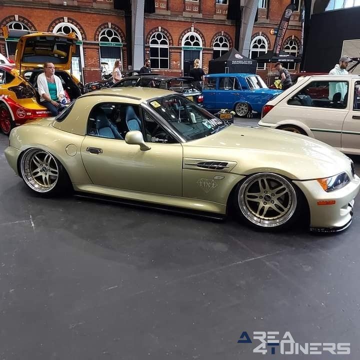 Fitted
Imagen del reportaje de la revista Tuning Area4tuners.es, de la
concentración de coches Tuning del año 2021 en Manchester Inglaterra