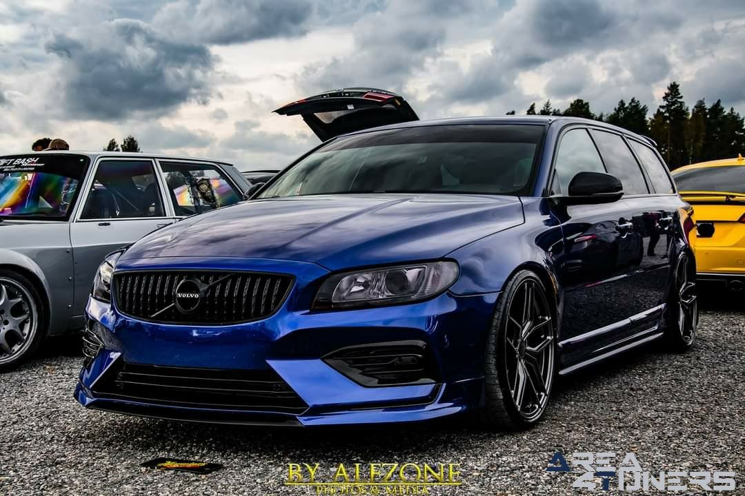 Swk's Grillväll
Imagen del reportaje de la revista Tuning Area4tuners.es, de la
concentración de coches Tuning del año 2021 en Vänern Suecia