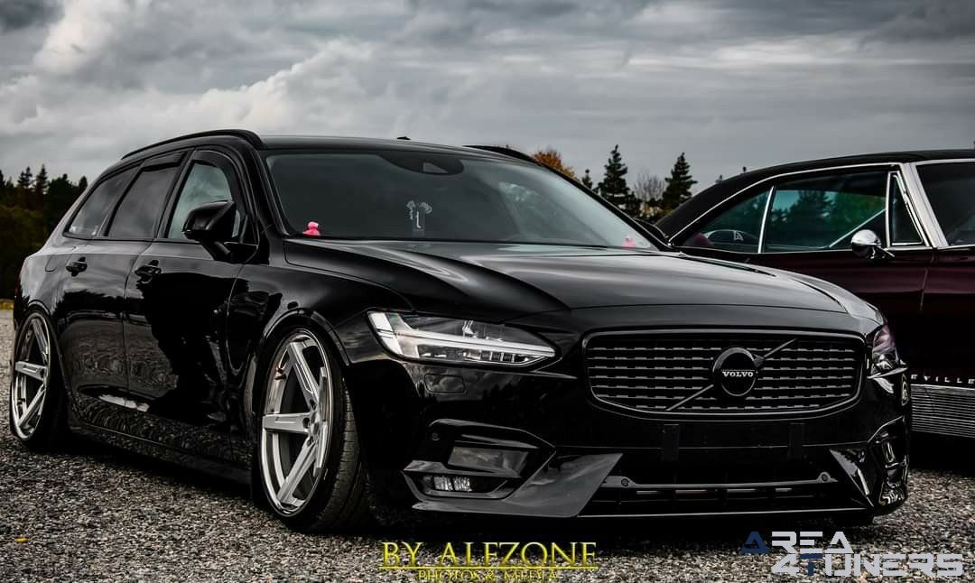 Swk's Grillväll
Imagen del reportaje de la revista Tuning Area4tuners.es, de la
concentración de coches Tuning del año 2021 en Vänern Suecia