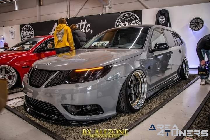 Elmia Bildsport Motorsportveckan
Imagen del reportaje de la revista Tuning Area4tuners.es, de la concentración de coches Tuning del año 2022 en Elmia, Suecia