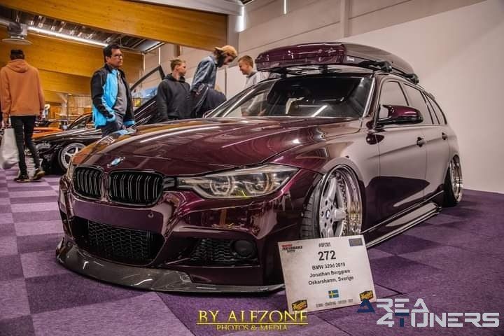 Elmia Bildsport Motorsportveckan
Imagen del reportaje de la revista Tuning Area4tuners.es, de la concentración de coches Tuning del año 2022 en Elmia, Suecia