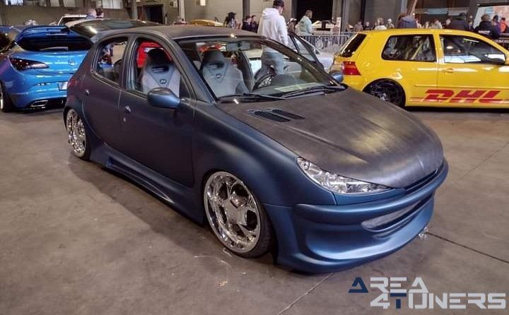 Unites Project
Imagen del reportaje de la revista Tuning Area4tuners.es, de la concentración de coches Tuning del año 2022 en Ingelmunster, Bélgica