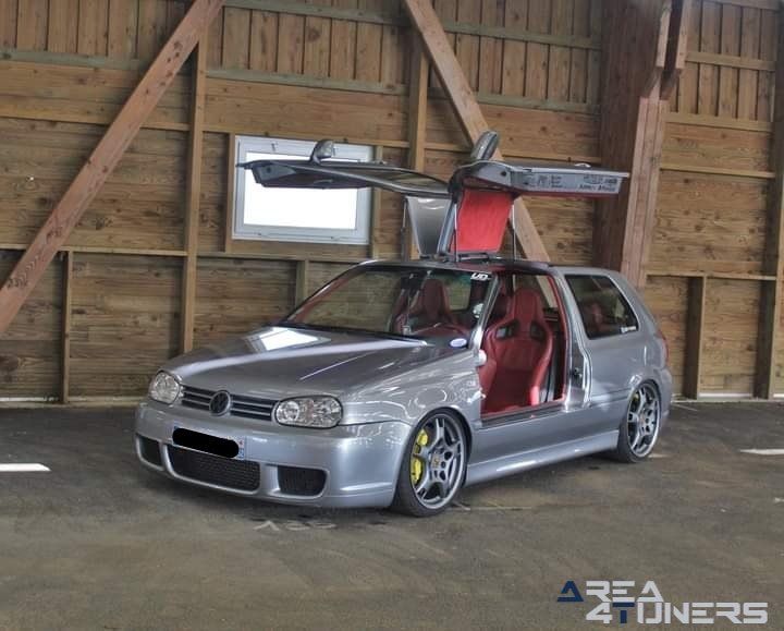 Show A Multimark Experience
Imagen del reportaje de la revista Tuning Area4tuners.es, de la concentración de coches Tuning del año 2022 en París, Francia