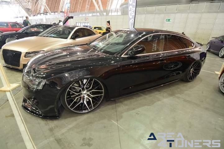 Expo Tuning Torino 2022
Imagen del reportaje de la revista Tuning Area4tuners.es, de la concentración de coches Tuning del año 2022 en Turín, Italia