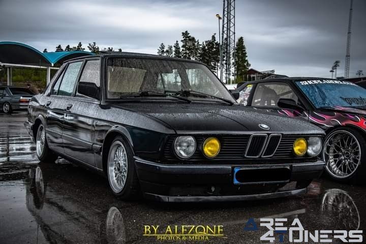 Skw's Grillkväll 2022
Imagen del reportaje de la revista Tuning Area4tuners.es, de la concentración de coches Tuning del año 2022 en Grillkväll Suecia