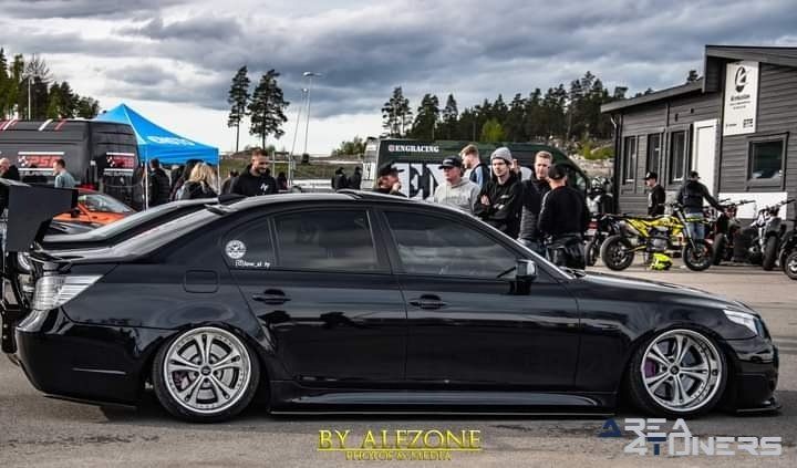 Skw's Grillkväll 2022
Imagen del reportaje de la revista Tuning Area4tuners.es, de la concentración de coches Tuning del año 2022 en Grillkväll Suecia