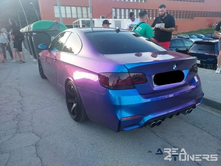 Remember Tuning Night Blanes
Imagen del reportaje revista Tuning Area4tuners.es, concentración de coches Tuning del año 2022 en Blanes, Gerona, España