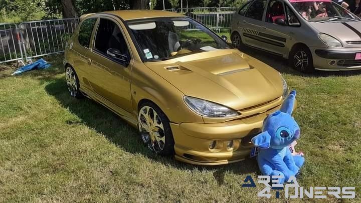 Harnes Tuning 19th
Imagen del reportaje de la revista Tuning Area4tuners.es, de la concentración de coches Tuning del año 2022 en Harnes Francia