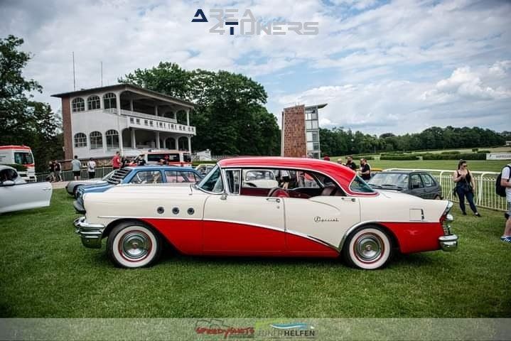 Sourkrauts Inneres Blumenpflücken
Imagen del reportaje de la revista Tuning Area4tuners.es, de la concentración de coches Tuning del año 2022 en Sourkrauts Berlín Alemania